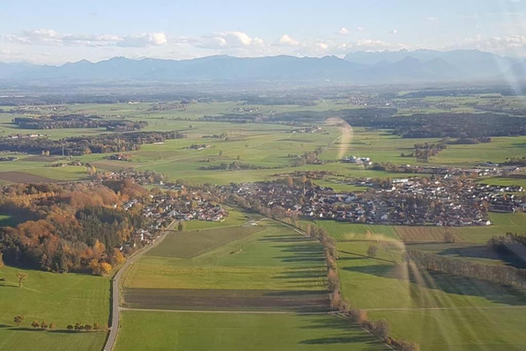 Kleine Gemuetliche Mansardenwohnung Im Suedosten Muenchens Assling Exterior photo