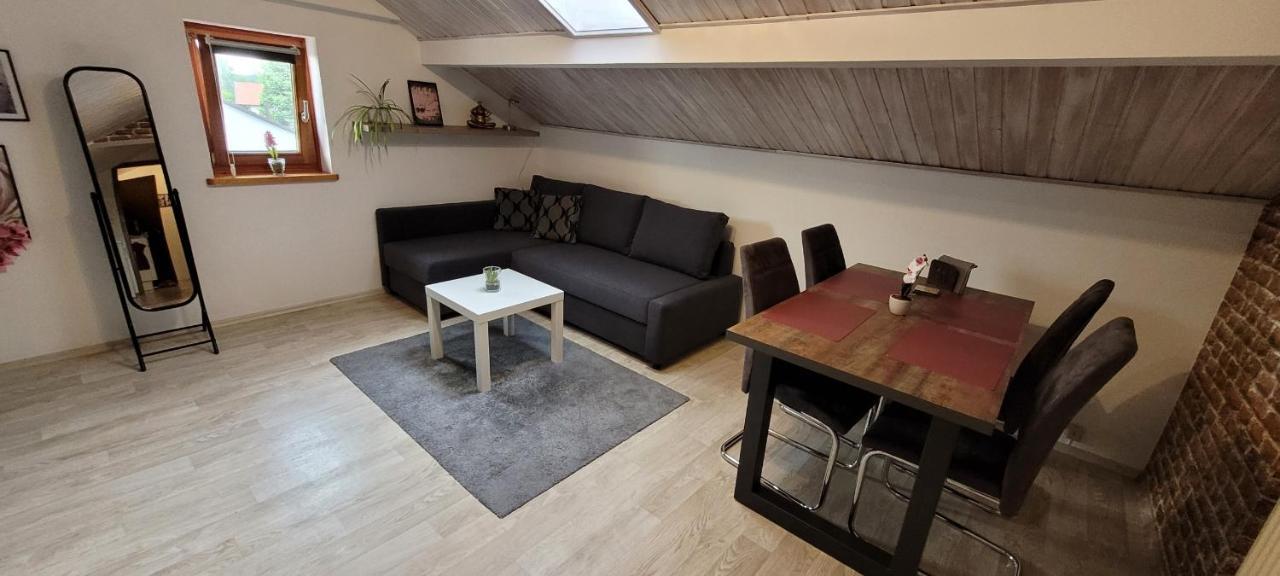 Kleine Gemuetliche Mansardenwohnung Im Suedosten Muenchens Assling Exterior photo