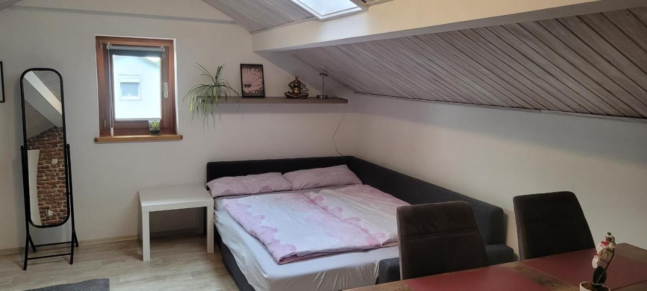 Kleine Gemuetliche Mansardenwohnung Im Suedosten Muenchens Assling Exterior photo