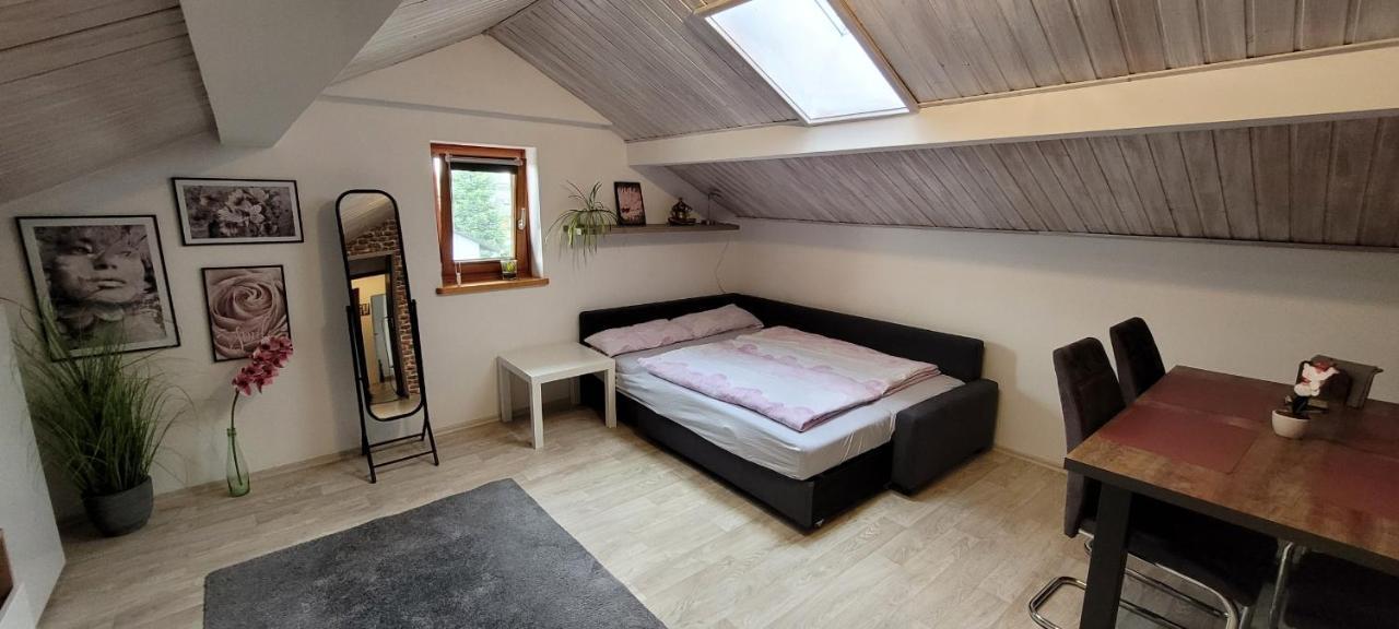 Kleine Gemuetliche Mansardenwohnung Im Suedosten Muenchens Assling Exterior photo