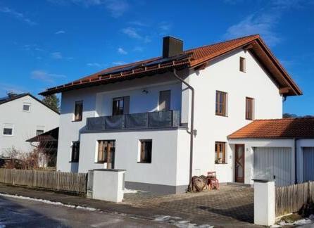 Kleine Gemuetliche Mansardenwohnung Im Suedosten Muenchens Assling Exterior photo